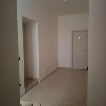 Domus Suites *