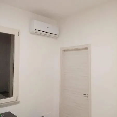 Domus Suites לינה וארוחת בוקר סן פרדיננדו